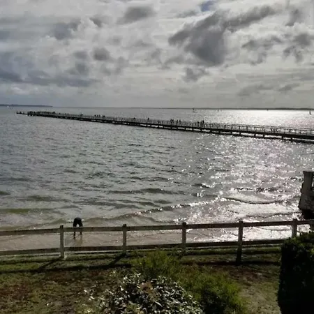 דירה Bright And Comfortable Seafront Studio